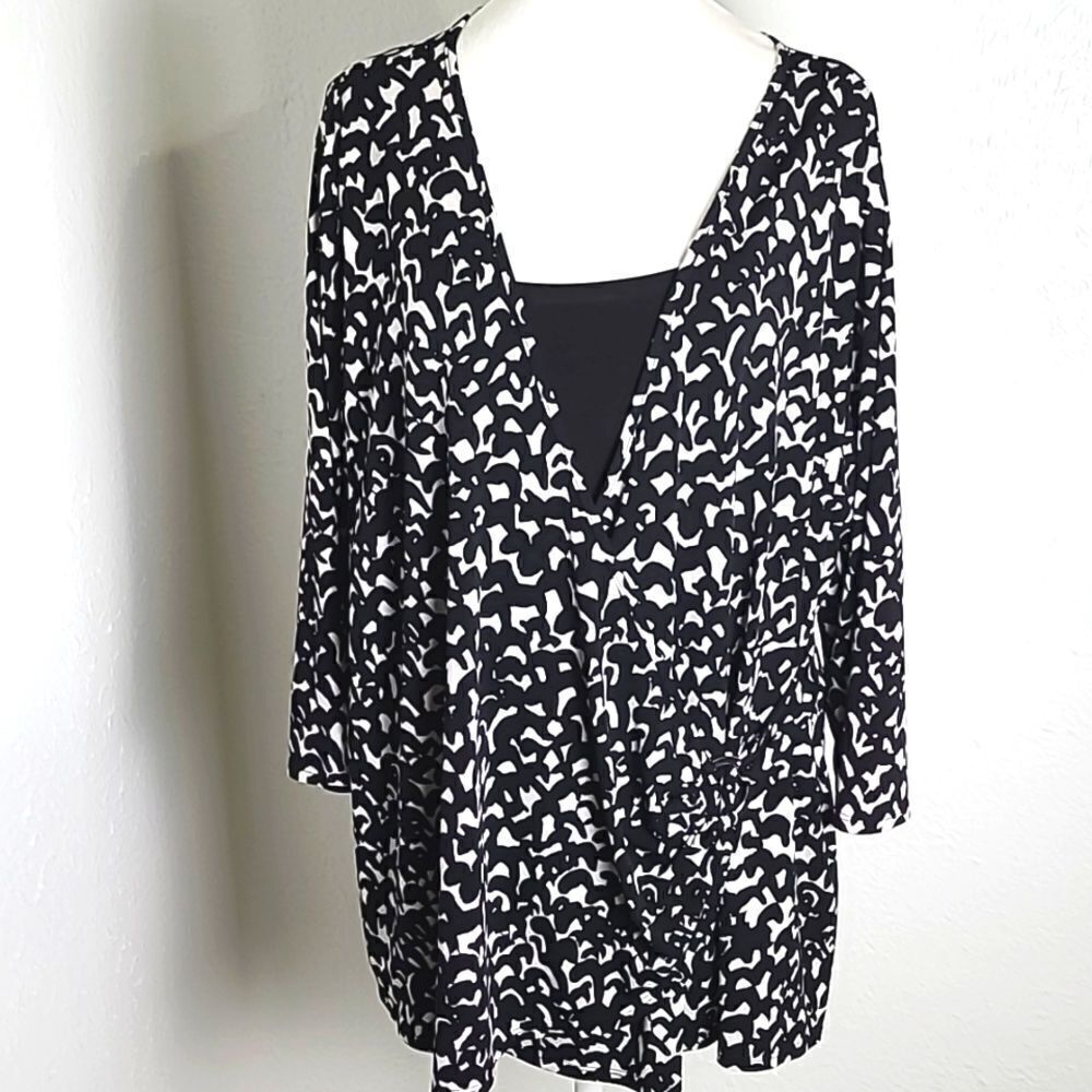 George Black & White Print Wrap Blouse/Black Cami w/Silver Circle, Sz 2X,18W-20W